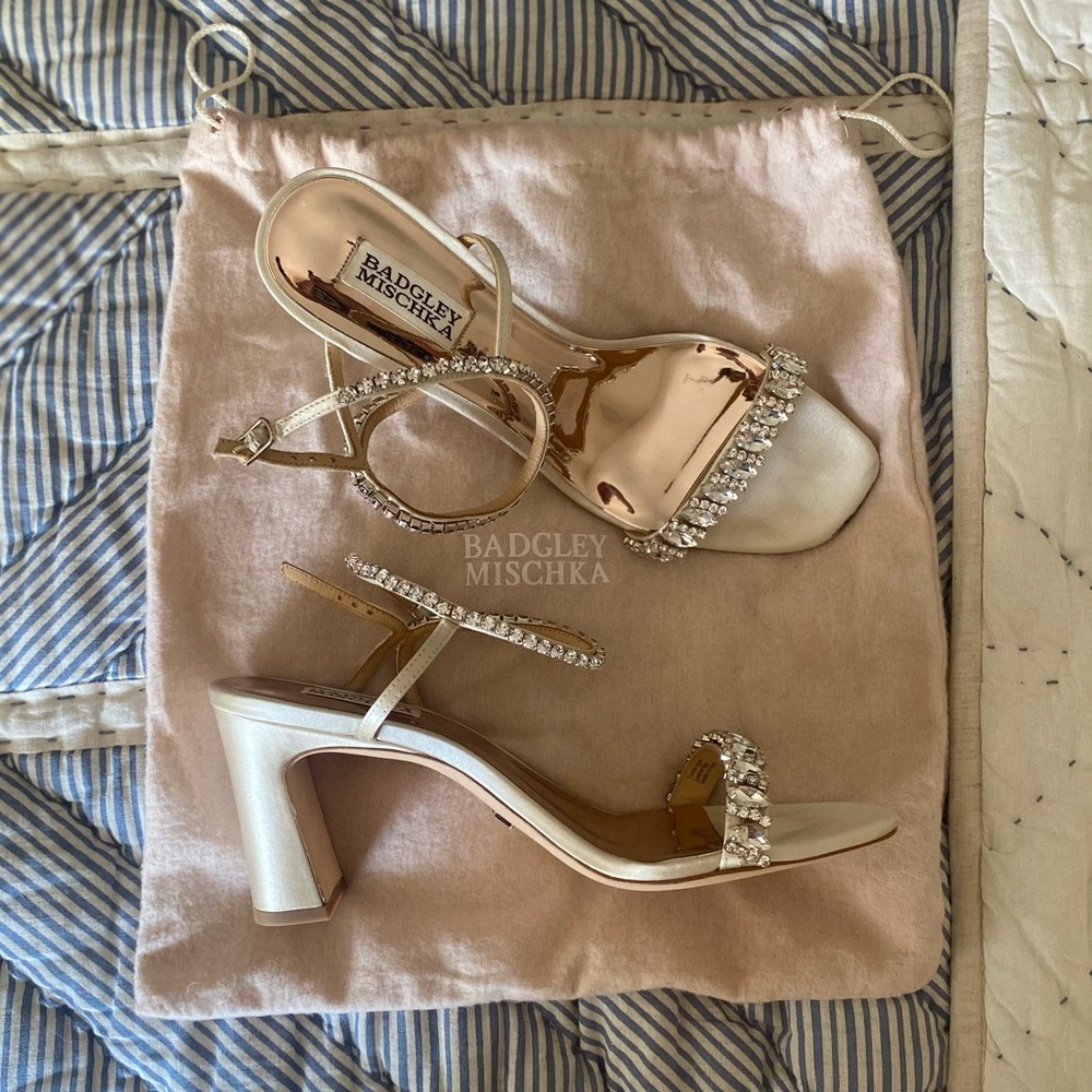 Badgley Mischka Brand Marilee Block Heel in Ivory - Picture 3 of 10